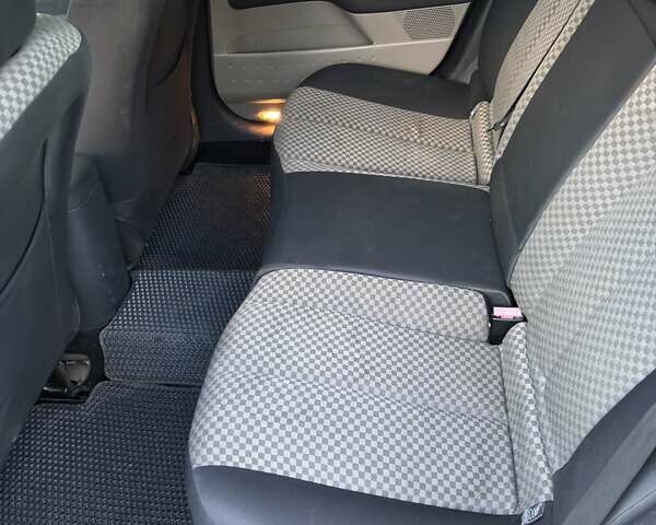 Сірий Рено Меган, об'ємом двигуна 1.6 л та пробігом 251 тис. км за 4300 $, фото 10 на Automoto.ua