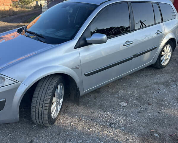 Рено Меган 2005 у Славянске на Automoto.ua Сірий Рено Меган, об'ємом двигуна 1.46 л та пробігом 261 тис. км за 4300 $, фото 5 на Automoto.ua