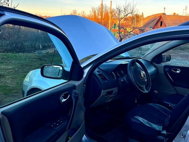 Серый Рено Меган, объемом двигателя 1.6 л и пробегом 230 тыс. км за 4500 $, фото 4 на Automoto.ua