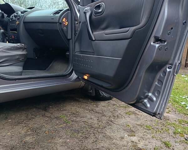 Серый Рено Меган, объемом двигателя 1.6 л и пробегом 280 тыс. км за 5300 $, фото 3 на Automoto.ua