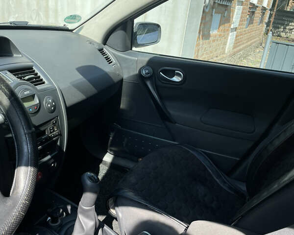 Серый Рено Меган, объемом двигателя 1.6 л и пробегом 220 тыс. км за 5100 $, фото 12 на Automoto.ua