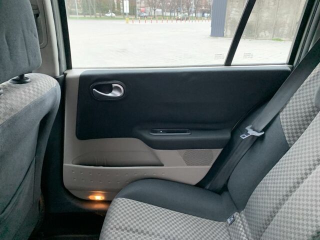 Сірий Рено Меган, об'ємом двигуна 1.6 л та пробігом 213 тис. км за 4650 $, фото 13 на Automoto.ua