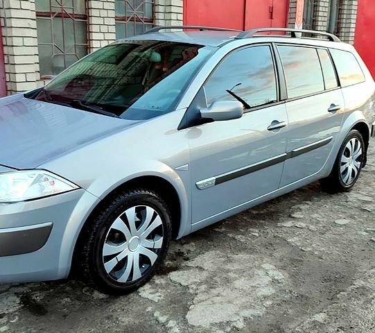 Серый Рено Меган, объемом двигателя 2 л и пробегом 228 тыс. км за 5100 $, фото 3 на Automoto.ua
