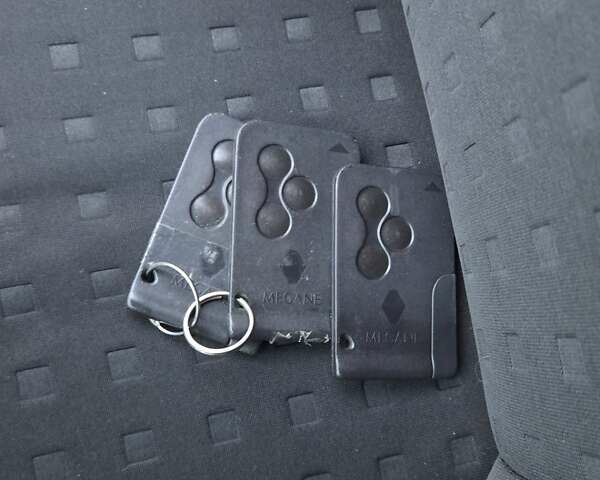 Серый Рено Меган, объемом двигателя 1.6 л и пробегом 223 тыс. км за 4399 $, фото 19 на Automoto.ua