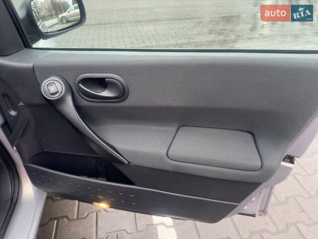 Серый Рено Меган, объемом двигателя 1.6 л и пробегом 197 тыс. км за 5300 $, фото 19 на Automoto.ua