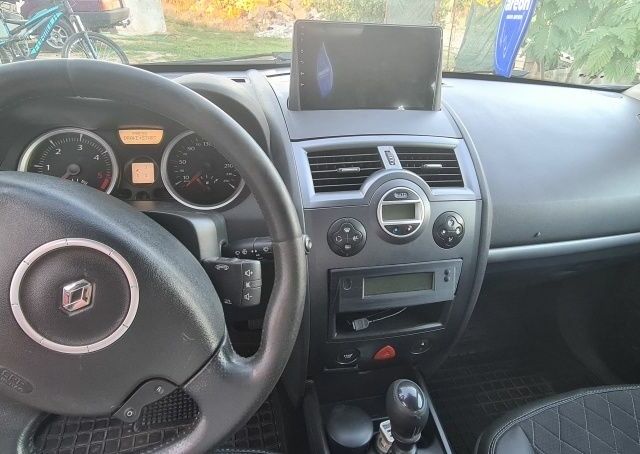 Рено Меган 2005 у Миколаєві на Automoto.ua Сірий Рено Меган, об'ємом двигуна 1.9 л та пробігом 315 тис. км за 5500 $, фото 5 на Automoto.ua