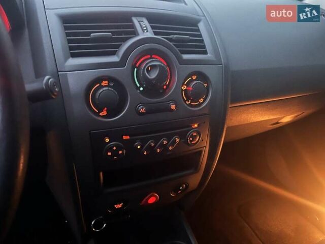 Серый Рено Меган, объемом двигателя 1.6 л и пробегом 168 тыс. км за 4499 $, фото 26 на Automoto.ua