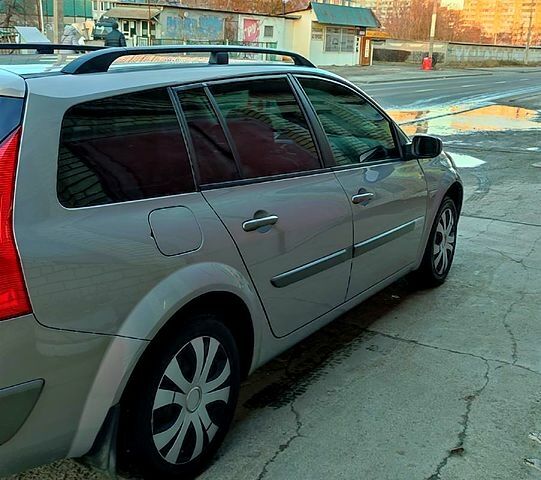Серый Рено Меган, объемом двигателя 2 л и пробегом 228 тыс. км за 5100 $, фото 5 на Automoto.ua