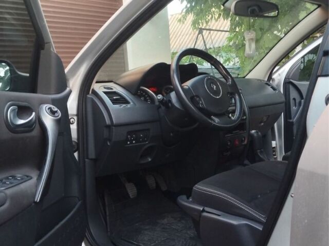 Рено Меган 2005 в Благовещенское (Ульяновка) на Automoto.ua Серый Рено Меган, объемом двигателя 1.6 л и пробегом 260 тыс. км за 4300 $, фото 1 на Automoto.ua