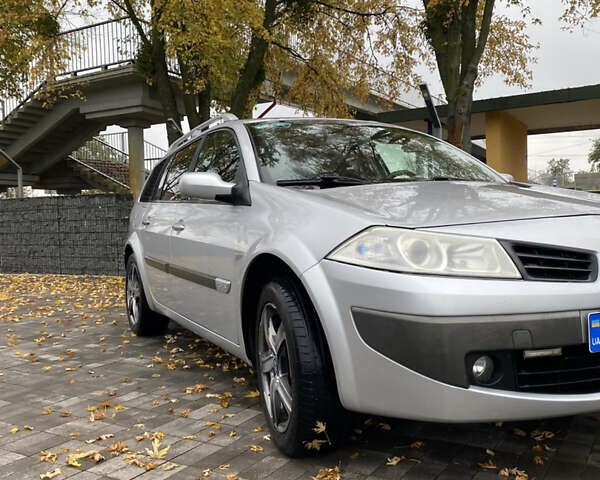 Серый Рено Меган, объемом двигателя 2 л и пробегом 319 тыс. км за 4799 $, фото 2 на Automoto.ua