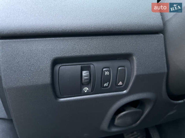 Серый Рено Меган, объемом двигателя 1.6 л и пробегом 221 тыс. км за 4850 $, фото 15 на Automoto.ua