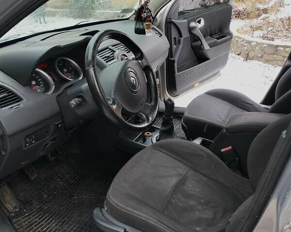 Сірий Рено Меган, об'ємом двигуна 1.4 л та пробігом 300 тис. км за 4250 $, фото 2 на Automoto.ua