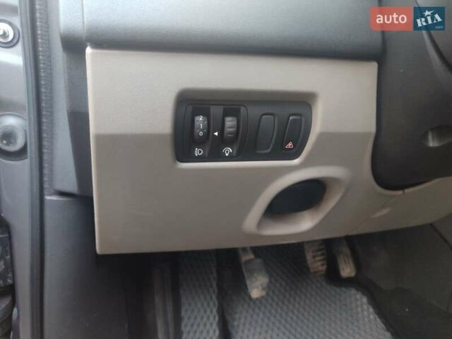 Серый Рено Меган, объемом двигателя 1.46 л и пробегом 211 тыс. км за 4650 $, фото 31 на Automoto.ua