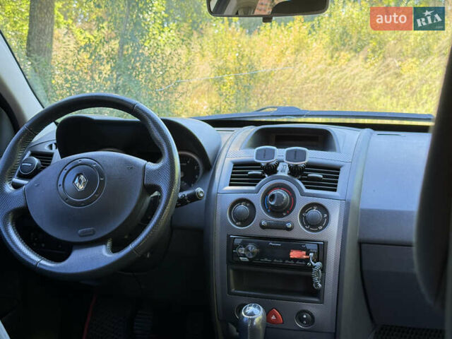 Рено Меган 2005 в Сумах на Automoto.ua Серый Рено Меган, объемом двигателя 1.6 л и пробегом 160 тыс. км за 5400 $, фото 10 на Automoto.ua