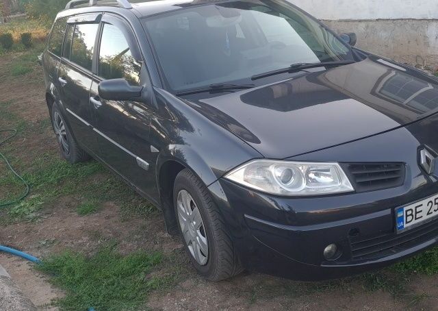 Рено Меган 2005 у Миколаєві на Automoto.ua Сірий Рено Меган, об'ємом двигуна 1.9 л та пробігом 315 тис. км за 5500 $, фото 2 на Automoto.ua