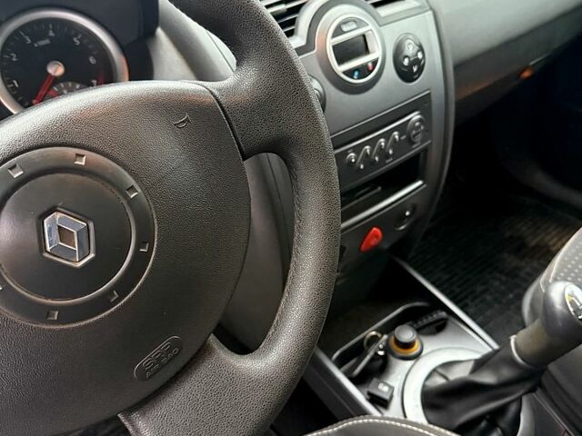 Серый Рено Меган, объемом двигателя 1.6 л и пробегом 212 тыс. км за 4450 $, фото 7 на Automoto.ua