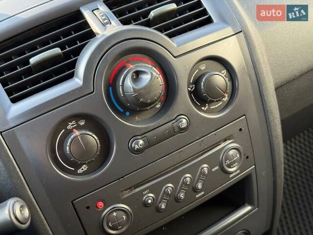 Серый Рено Меган, объемом двигателя 1.9 л и пробегом 330 тыс. км за 4999 $, фото 19 на Automoto.ua