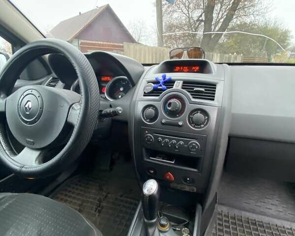 Серый Рено Меган, объемом двигателя 1.6 л и пробегом 248 тыс. км за 4700 $, фото 2 на Automoto.ua