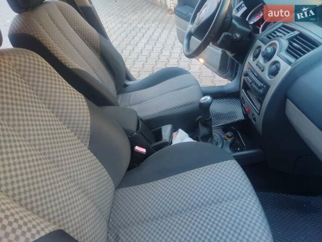 Серый Рено Меган, объемом двигателя 1.46 л и пробегом 211 тыс. км за 4650 $, фото 17 на Automoto.ua