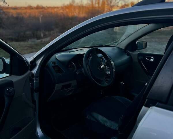 Сірий Рено Меган, об'ємом двигуна 1.6 л та пробігом 230 тис. км за 4600 $, фото 3 на Automoto.ua