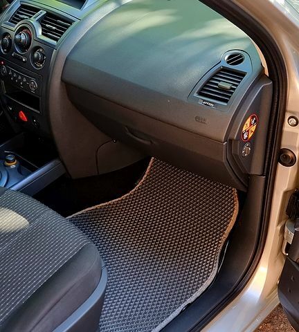 Серый Рено Меган, объемом двигателя 1.9 л и пробегом 331 тыс. км за 4740 $, фото 3 на Automoto.ua