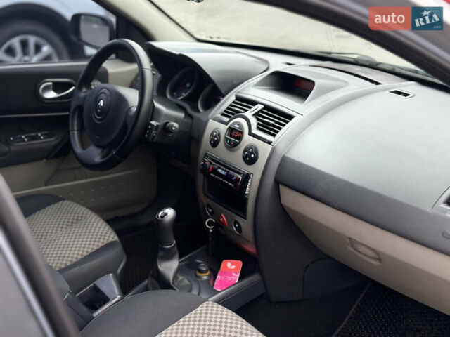 Серый Рено Меган, объемом двигателя 1.6 л и пробегом 215 тыс. км за 4900 $, фото 17 на Automoto.ua