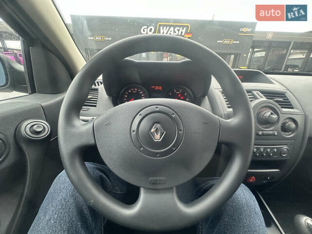 Серый Рено Меган, объемом двигателя 1.6 л и пробегом 197 тыс. км за 5300 $, фото 21 на Automoto.ua