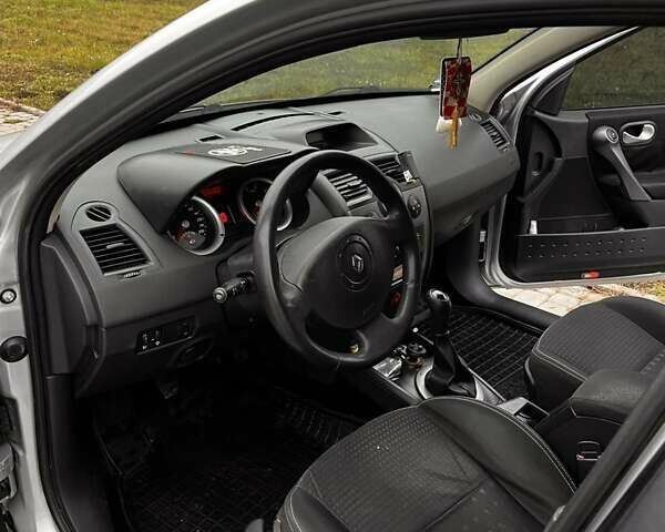 Серый Рено Меган, объемом двигателя 1.6 л и пробегом 173 тыс. км за 5000 $, фото 7 на Automoto.ua