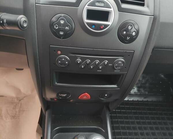 Сірий Рено Меган, об'ємом двигуна 1.6 л та пробігом 250 тис. км за 5400 $, фото 9 на Automoto.ua