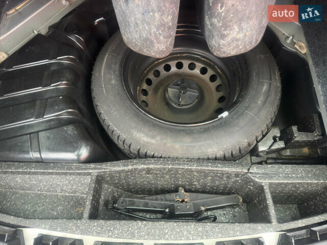 Серый Рено Меган, объемом двигателя 1.6 л и пробегом 197 тыс. км за 5300 $, фото 20 на Automoto.ua