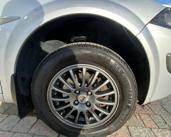 Серый Рено Меган, объемом двигателя 1.6 л и пробегом 250 тыс. км за 4800 $, фото 17 на Automoto.ua