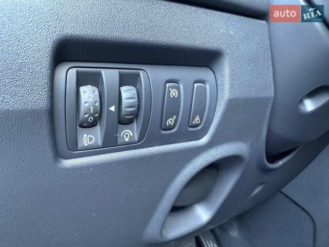 Серый Рено Меган, объемом двигателя 1.6 л и пробегом 317 тыс. км за 4700 $, фото 27 на Automoto.ua