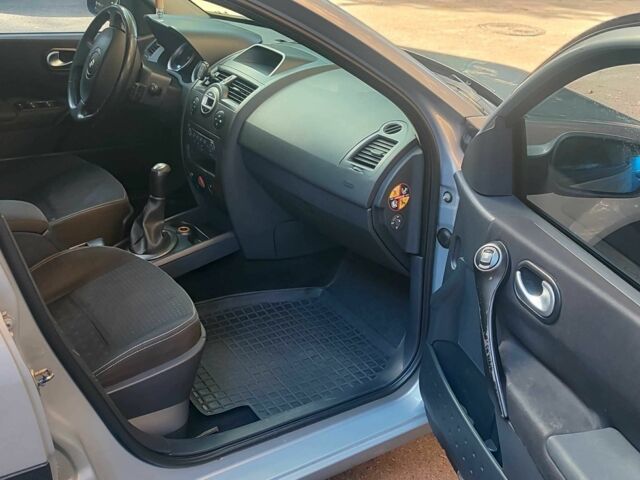 Серый Рено Меган, объемом двигателя 1.6 л и пробегом 334 тыс. км за 4000 $, фото 4 на Automoto.ua