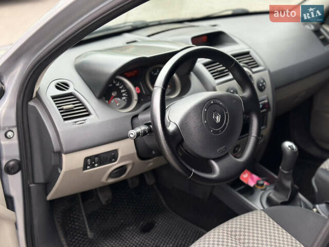 Серый Рено Меган, объемом двигателя 1.6 л и пробегом 215 тыс. км за 4900 $, фото 11 на Automoto.ua