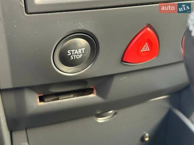 Серый Рено Меган, объемом двигателя 1.9 л и пробегом 330 тыс. км за 4999 $, фото 20 на Automoto.ua