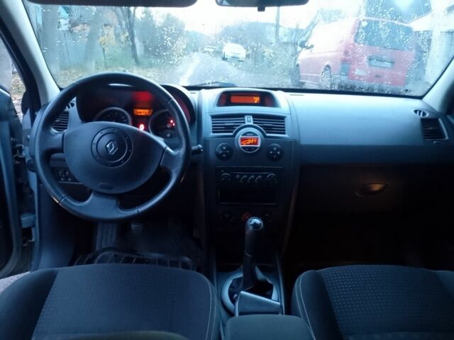 Серый Рено Меган, объемом двигателя 0 л и пробегом 180 тыс. км за 4600 $, фото 5 на Automoto.ua