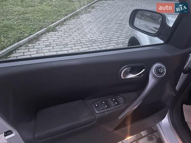 Серый Рено Меган, объемом двигателя 1.6 л и пробегом 168 тыс. км за 4499 $, фото 23 на Automoto.ua