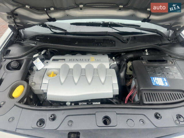 Серый Рено Меган, объемом двигателя 1.6 л и пробегом 197 тыс. км за 5300 $, фото 24 на Automoto.ua