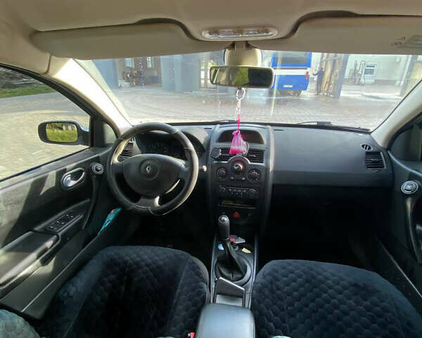 Серый Рено Меган, объемом двигателя 1.6 л и пробегом 250 тыс. км за 4800 $, фото 9 на Automoto.ua