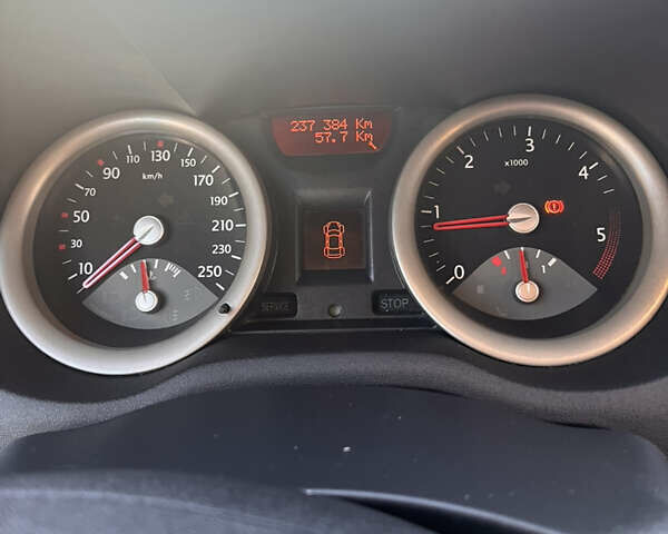 Серый Рено Меган, объемом двигателя 1.9 л и пробегом 237 тыс. км за 2600 $, фото 16 на Automoto.ua