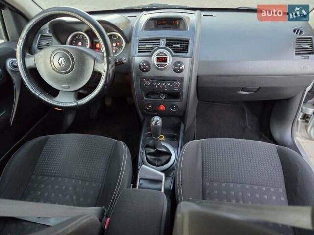 Серый Рено Меган, объемом двигателя 1.6 л и пробегом 223 тыс. км за 4399 $, фото 26 на Automoto.ua