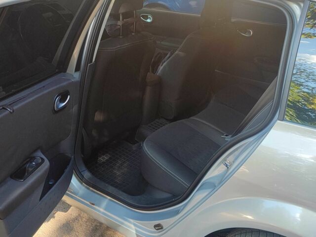 Серый Рено Меган, объемом двигателя 1.6 л и пробегом 334 тыс. км за 4000 $, фото 18 на Automoto.ua