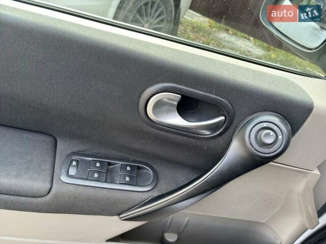 Сірий Рено Меган, об'ємом двигуна 1.6 л та пробігом 251 тис. км за 4300 $, фото 9 на Automoto.ua
