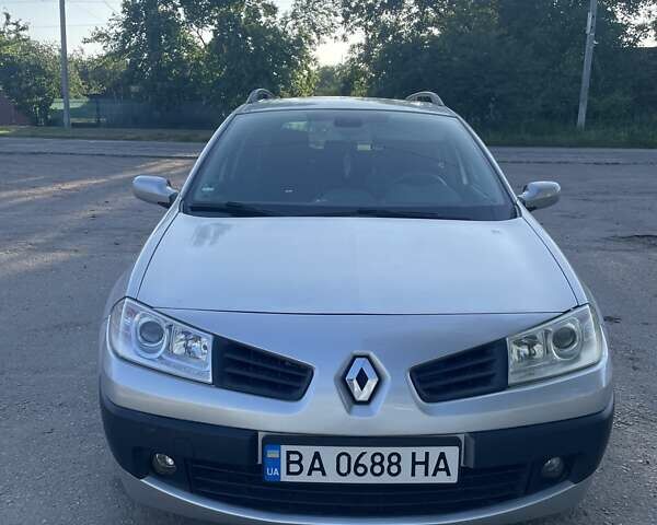 Серый Рено Меган, объемом двигателя 1.6 л и пробегом 220 тыс. км за 5100 $, фото 1 на Automoto.ua