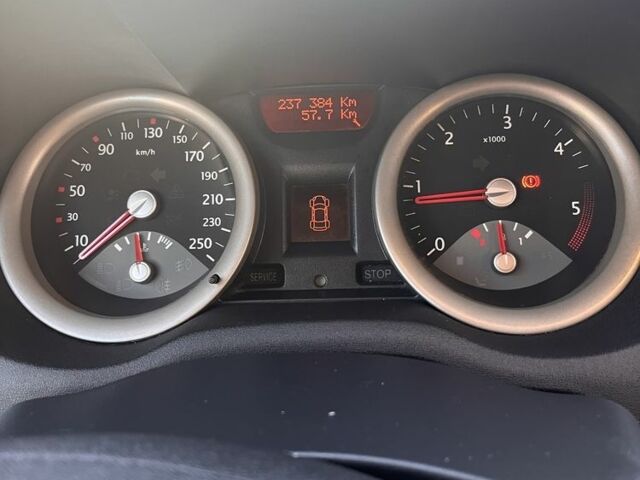 Серый Рено Меган, объемом двигателя 1.9 л и пробегом 237 тыс. км за 2600 $, фото 4 на Automoto.ua