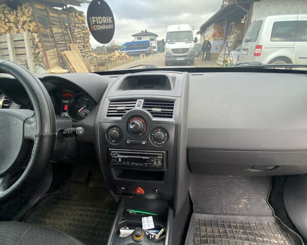 Сірий Рено Меган, об'ємом двигуна 1.39 л та пробігом 251 тис. км за 3999 $, фото 6 на Automoto.ua