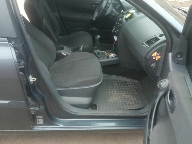 Серый Рено Меган, объемом двигателя 1.6 л и пробегом 267 тыс. км за 4500 $, фото 14 на Automoto.ua