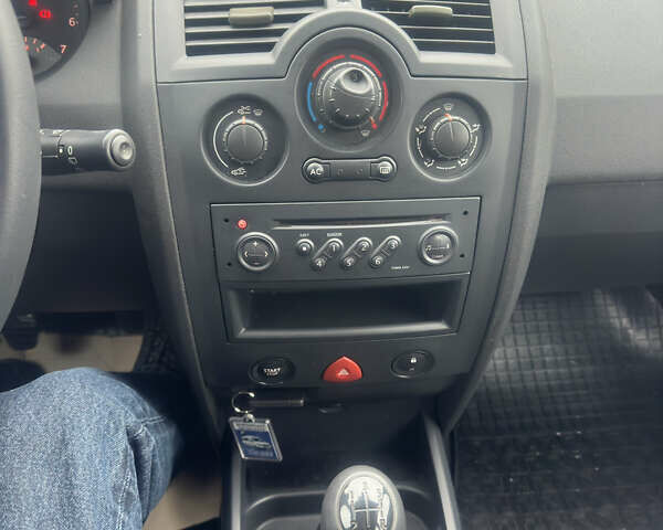 Серый Рено Меган, объемом двигателя 1.6 л и пробегом 197 тыс. км за 5300 $, фото 22 на Automoto.ua