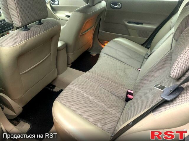 Сірий Рено Меган, об'ємом двигуна 1.6 л та пробігом 221 тис. км за 6000 $, фото 4 на Automoto.ua