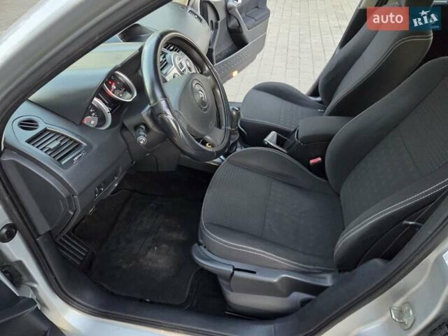 Серый Рено Меган, объемом двигателя 1.6 л и пробегом 223 тыс. км за 4399 $, фото 12 на Automoto.ua